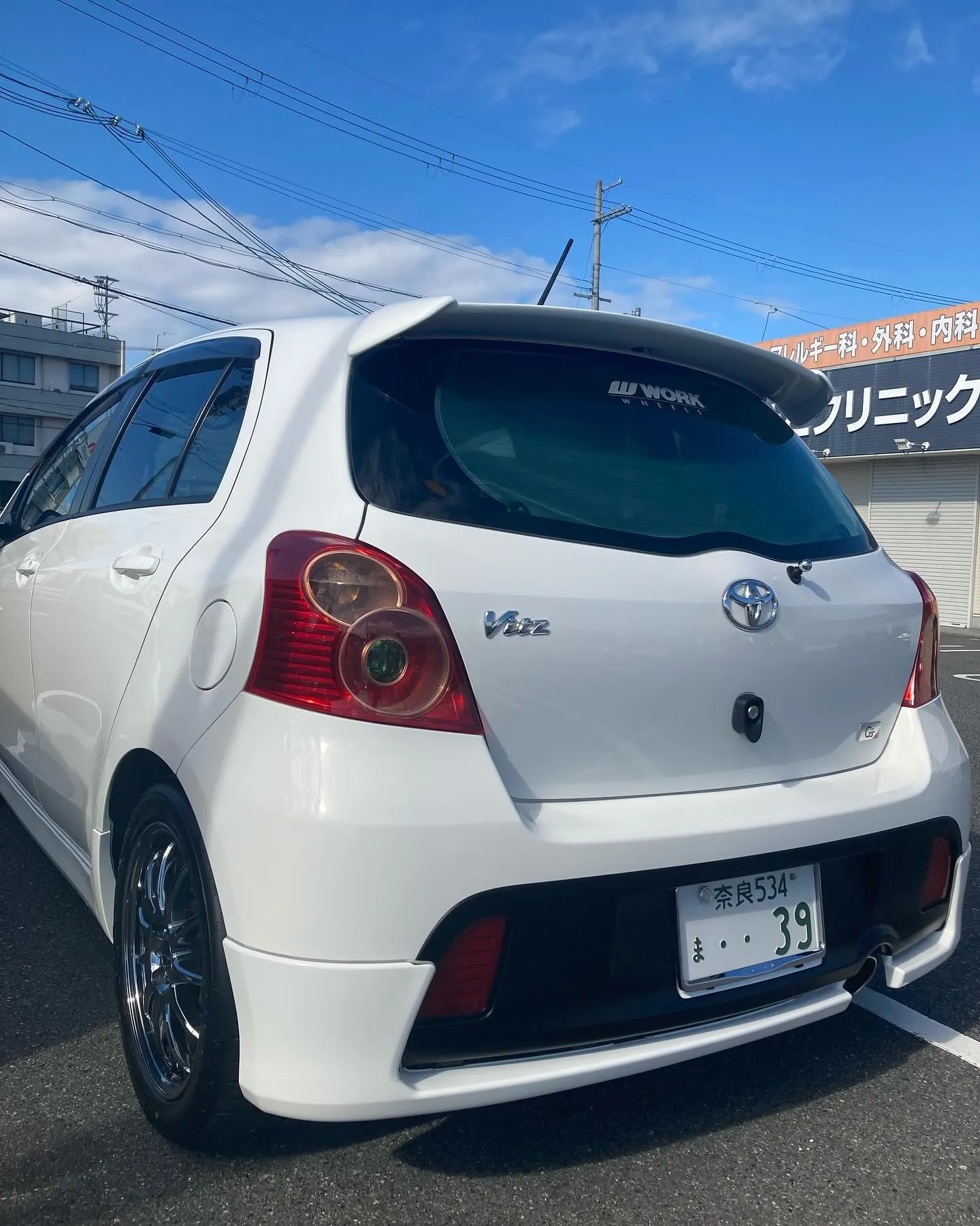 秋めいて来ました❣️ヴィッツ復活❣️板金塗装、窓枠新品、リフ...